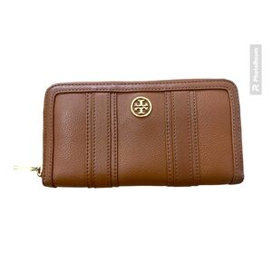 Tory Burch Landon Continental in very good used condition